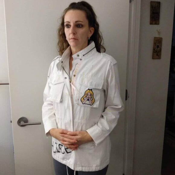 Alice in Wonderland White Denim Trucker Jacket Size Medium - Picture 6 of 7